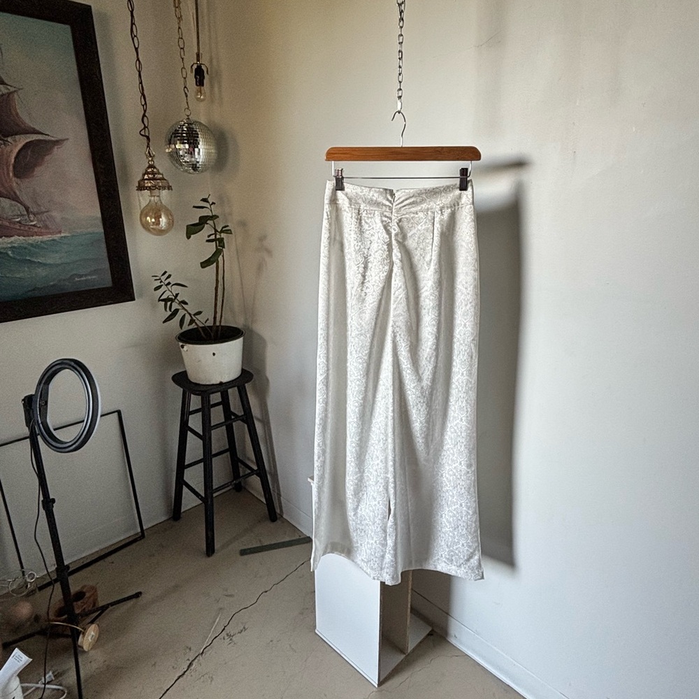 Forever 21 White Patterned Trousers - Picture 5 of 10